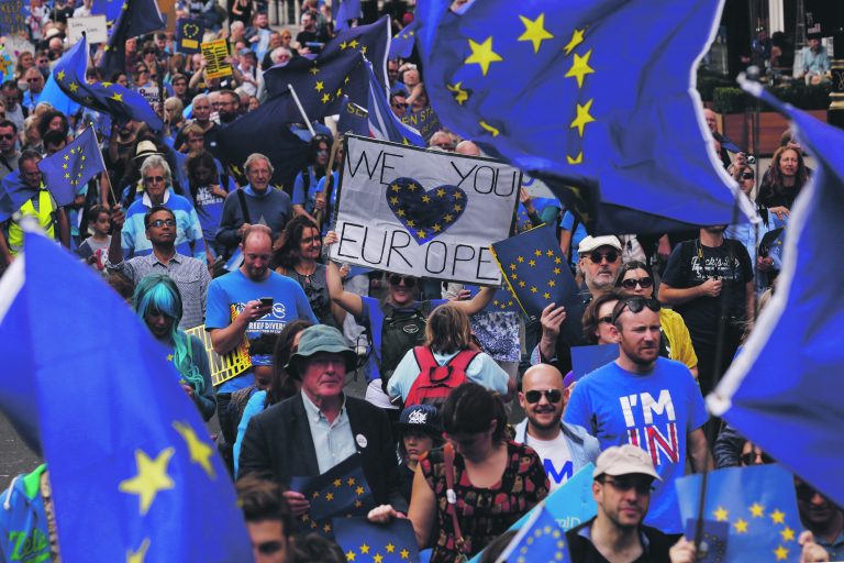 Pärast Briti euroreferendumit leidub palju ka neid, kes pooldavad Ühendkuningriigi jäämist Euroopa Liitu. Pildil on septembri algul korraldatud meeleavaldus ELi jäämise
toetuseks.
