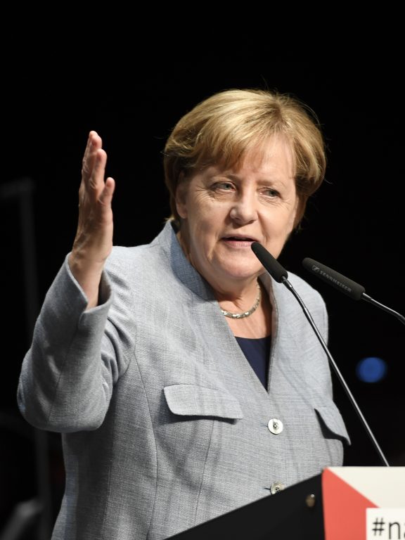 Angela Merkel tegemas kohalike
valimiste kampaaniat oktoobri keskel
Alam-Saksimaal. 