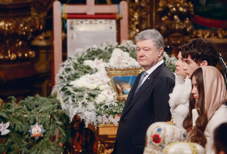 Ukraina president Petro Porošenko tomose saabumisel ja jumalateenistusel Kiievi Püha Sofia katedraalis 7. jaanuaril 2019. 
