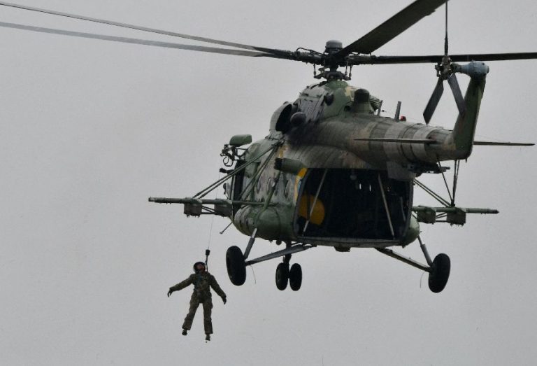 Ukraina MI-8 helikopter harjutamas inimeste evakueerimist eelmisel aastal ühisõppustel NATO riikidega. Ukraina teeb koostööd NATOga mitmel alal, ent NATO liikmesus ei pruugi tulla nii pea.