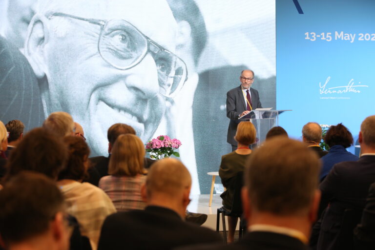 Suursaadik Daniel Fried 14. mail Lennart Meri konverentsil kõnet pidamas. Foto: Annika Haas