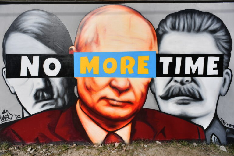 „Mitte kunagi enam“ kuulutab Hitlerit, Putinit ja Stalinit kujutav kunstnik Tuse
seinajoonistus Poolas Gdańskis. Foto: EPA/Scanpix