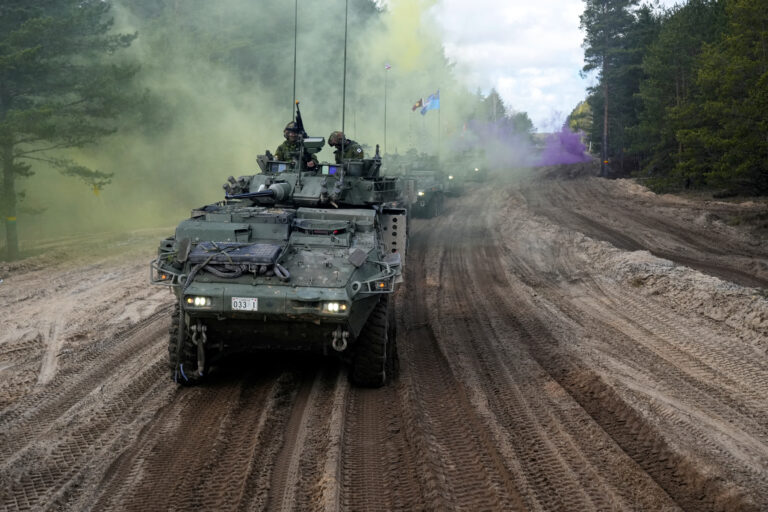 Kanada sõjaväelased NATO eelpaigutatud lahingugrupist osalemas Kristallnool 2023 õppustel Ādažis, Lätis, selle aasta märtsis. Reuters / Scanpix