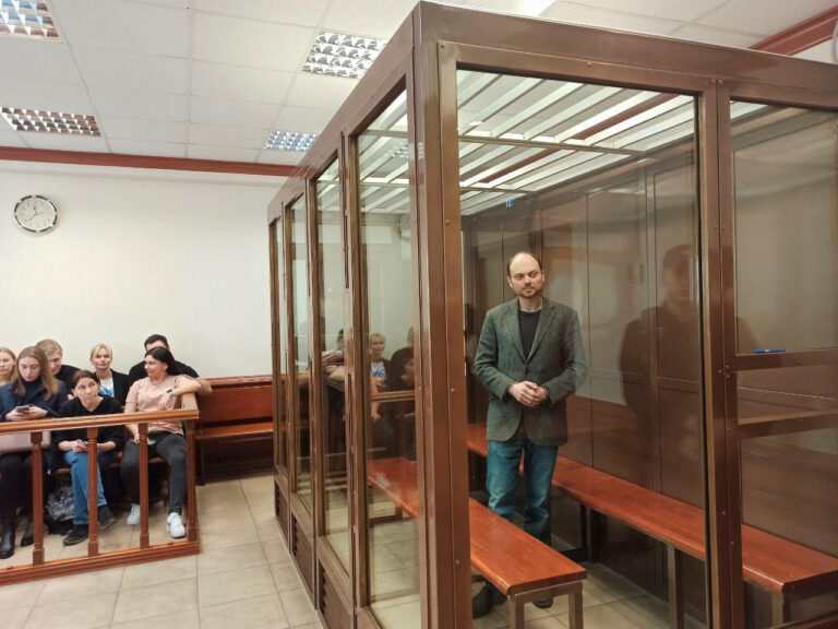 Selle aasta 17. aprillil mõisteti Venemaal riigireetmises süüdi dissident Vladimir Kara-Murza, kellele määrati karistuseks 25 aastat range järelevalvega vanglakoloonias. Reuters/ Moskva linnakohtu pressiteenistus / Scanpix