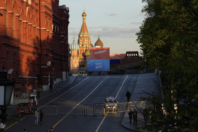Vaade 9. mai paraadi eel suletud Punasele väljakule Moskvas, Vassili Blažennõi kiriku ja Lenini mausoleum on taustal. AP Photo / Scanpix