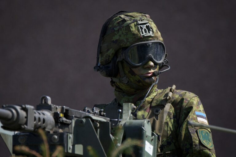 Eesti kaitseväelane Kevadtormi õppustel Tapal 20. mail 2023. AFP/Scanpix