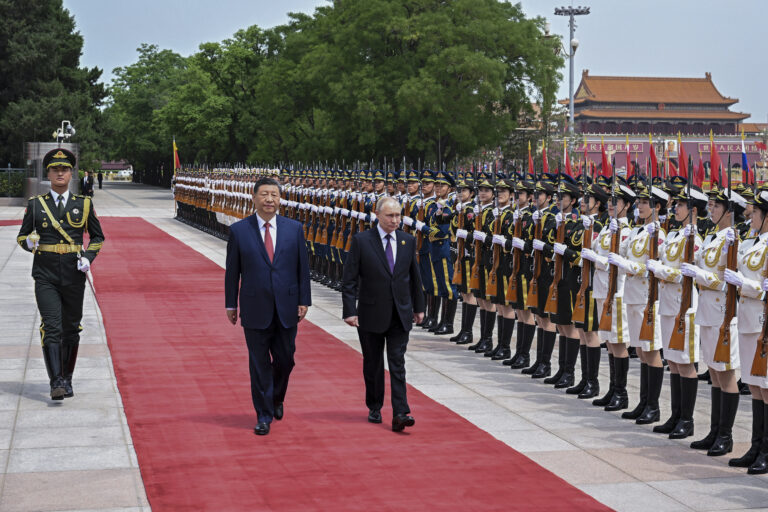 Auvahtkond tervitamas Hiinapresident Xi Jinpingi ja Venemaa president Vladimir Putinit Pekingis, 16. mail 2024. Xinhua via AP / Scanpix